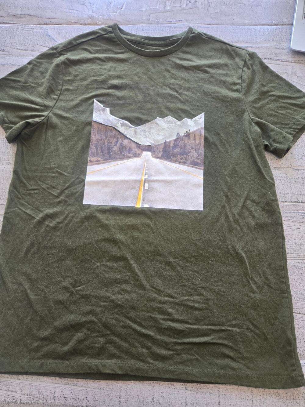Goodfellow & Co T-Shirt Mens Large Olive Green Mountain Road Graphic Tee
